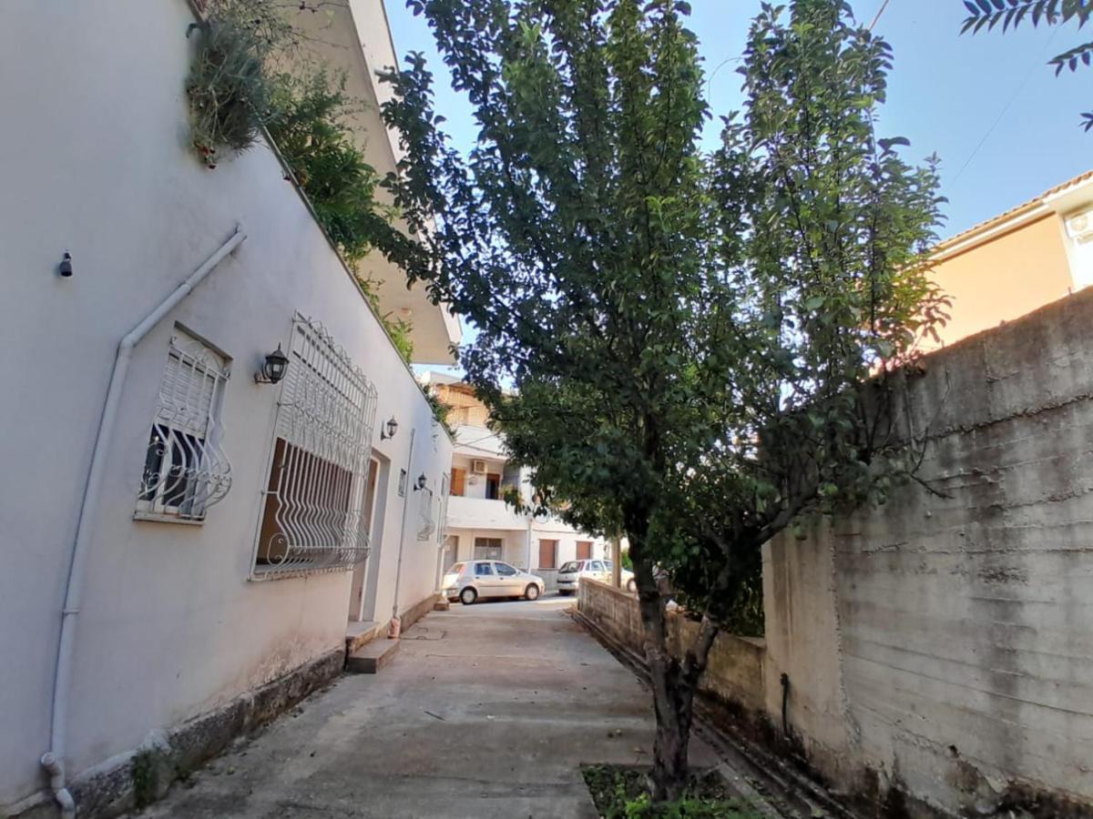 Guest House Taverna Laberia 2 Gjirokaster Luaran gambar