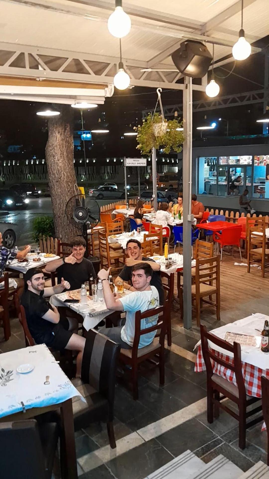 Guest House Taverna Laberia 2 Gjirokaster Luaran gambar